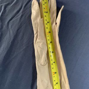 Beige Leather (kid) chevreau, Gloves, vintage, size 6 3/4, Made in France